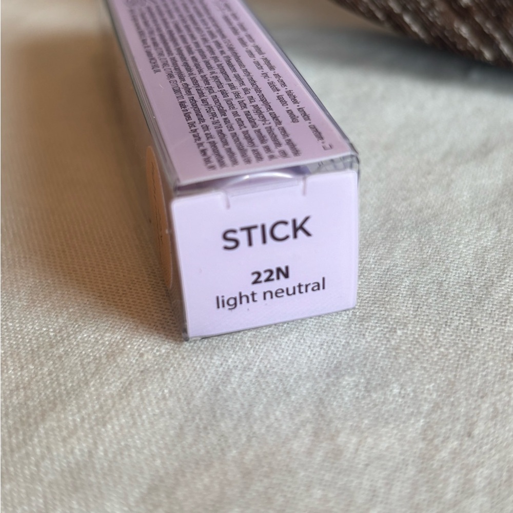 Tarte Shape Tape Blur Hydrating Concealer Stick with Brush • 22N Light Neutral - Picture 4 of 10